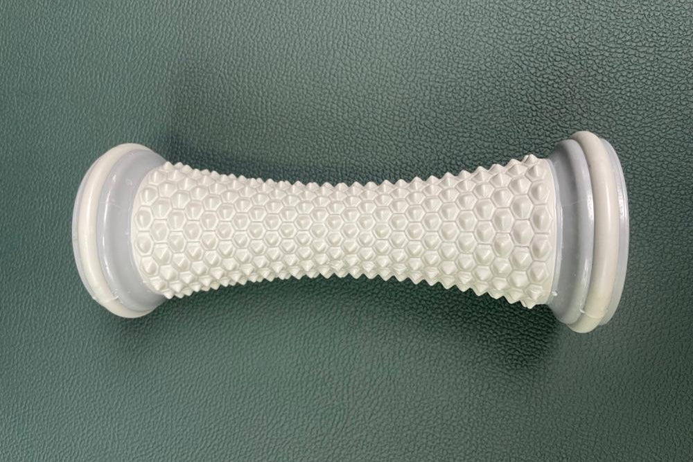 🦶 Fußmassageroller zur sanften Fußstimulation im Alltag. Pflegeleicht, handlich & vielseitig einsetzbar. Ideal für achtsame Momente zwischendurch.