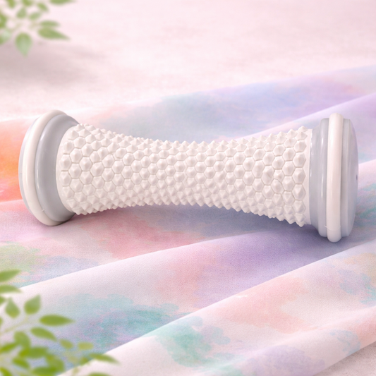 🦶 Fußmassageroller zur sanften Fußstimulation im Alltag. Pflegeleicht, handlich & vielseitig einsetzbar. Ideal für achtsame Momente zwischendurch.