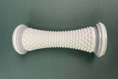 🦶 Fußmassageroller zur sanften Fußstimulation im Alltag. Pflegeleicht, handlich & vielseitig einsetzbar. Ideal für achtsame Momente zwischendurch.