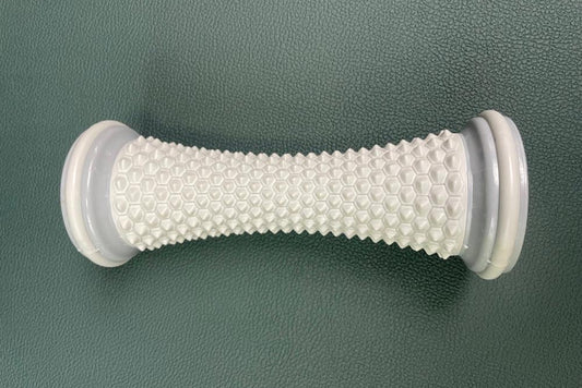 🦶 Fußmassageroller zur sanften Fußstimulation im Alltag. Pflegeleicht, handlich & vielseitig einsetzbar. Ideal für achtsame Momente zwischendurch.